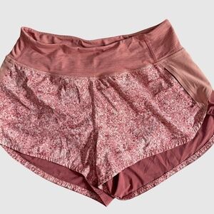 Outdoor Voices 2.5" Hudson Shorts - Medium